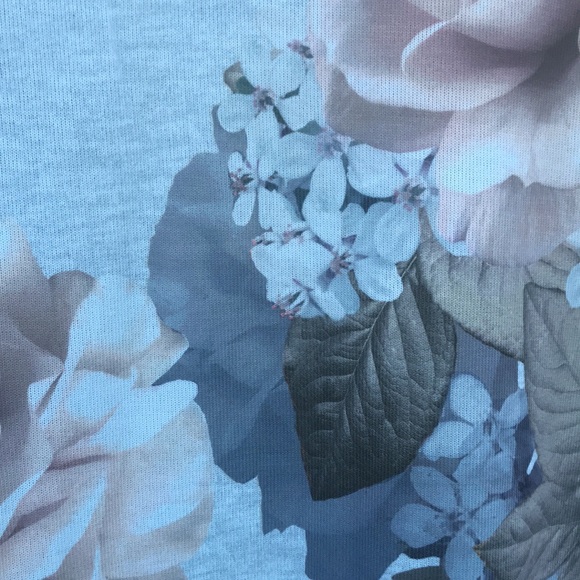 Beautiful Alfred Dunner Floral Top - Picture 11 of 15